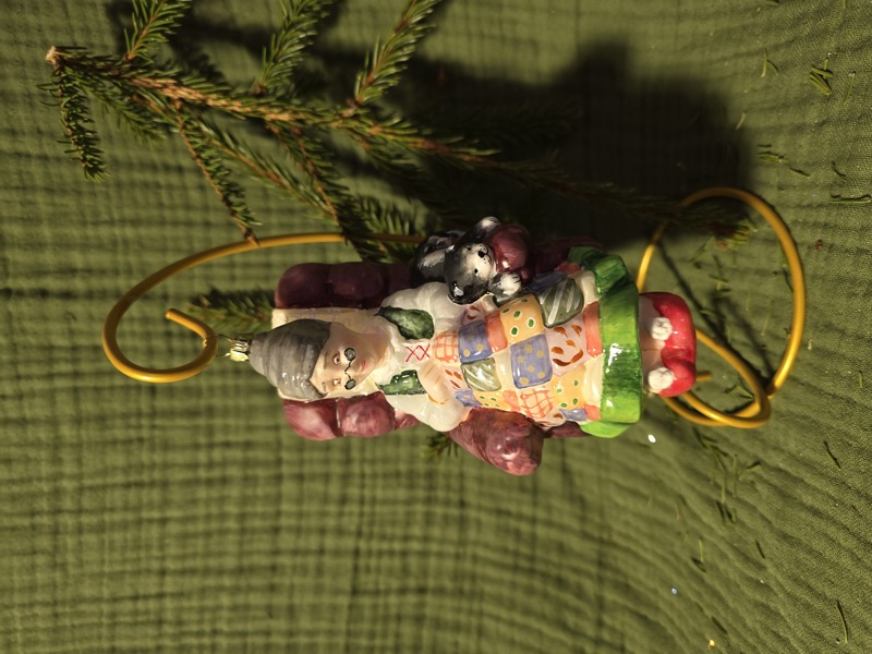 бабушка в кресле