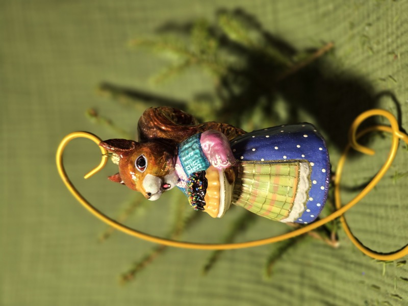 белка с пирогом