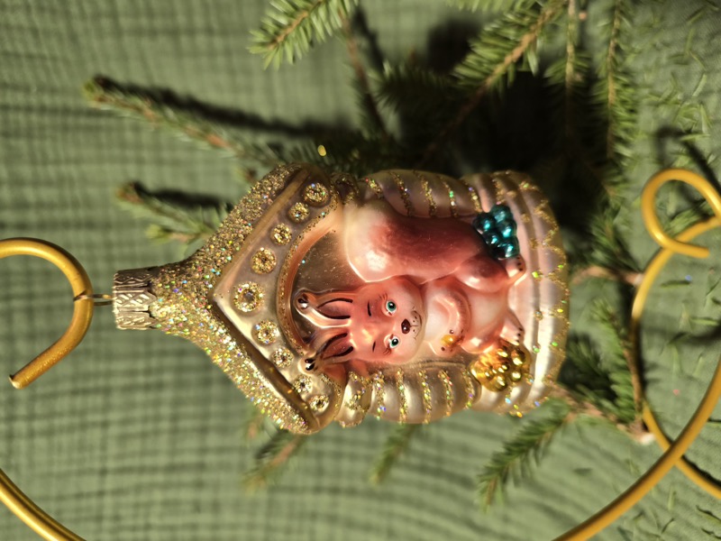 Белка с орешками